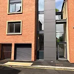 Vikings Two Bedroom Apartment With Free Parking.