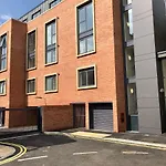 Vikings Two Bedroom Apartment With Free Parking.